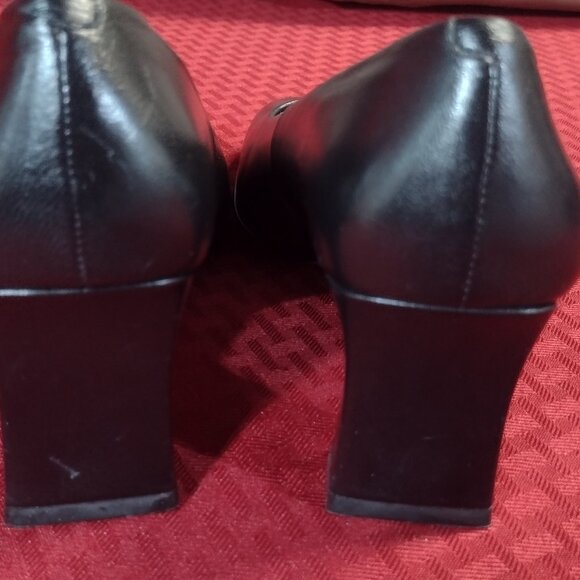 Women’s Caressa 2.5 inch Black Pumps – Size 7N - Picture 4 of 11